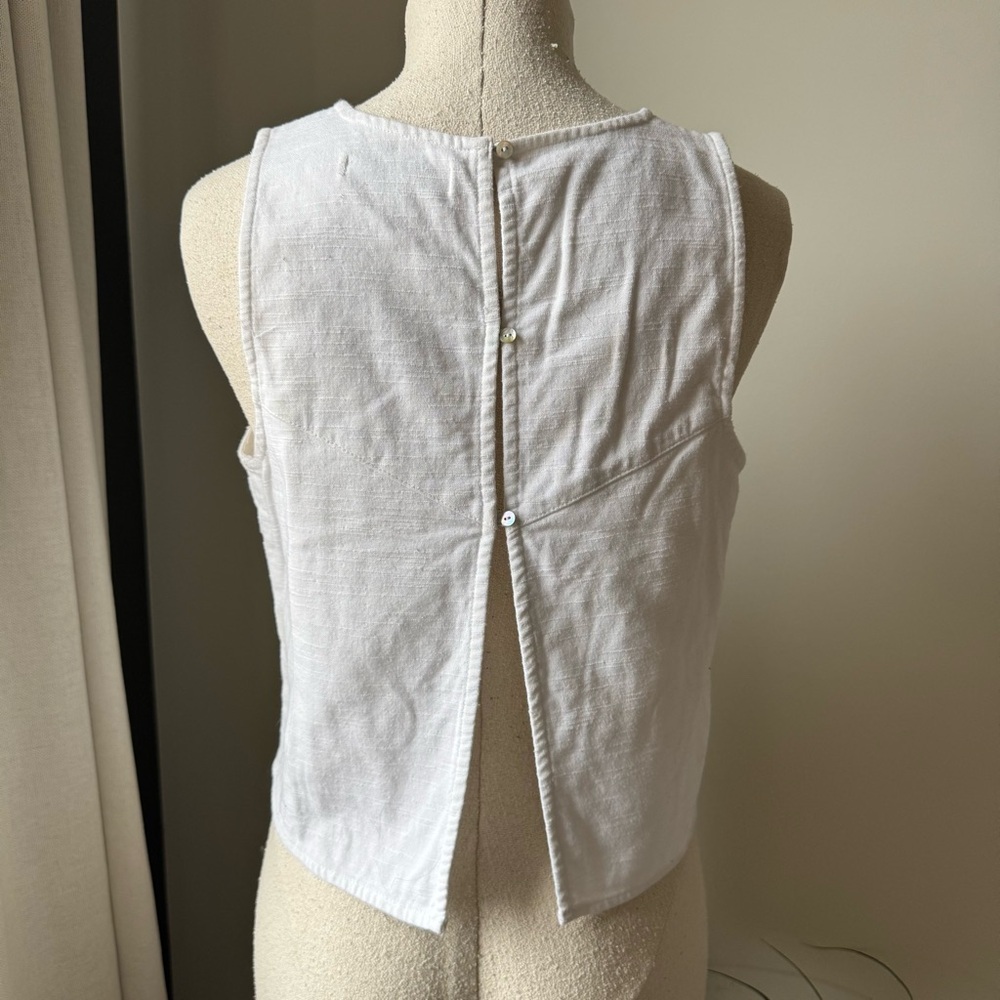 A&F Embroidered White Shell Top - Picture 3 of 5